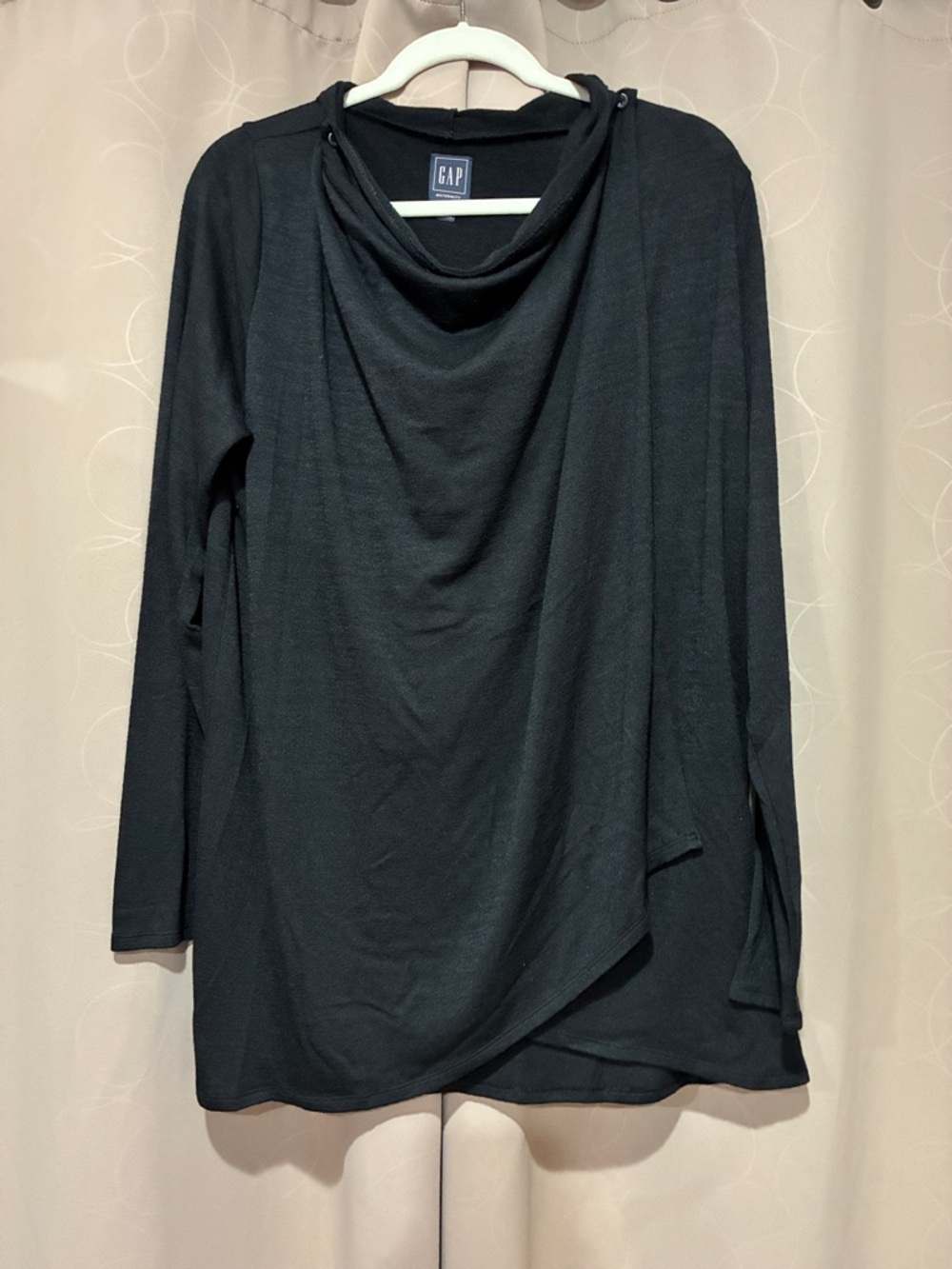 GAP Women's Maternity 
/Nursing Black Long Sleeve Top